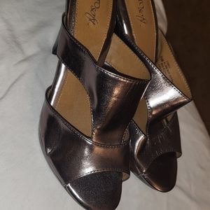 Eurosoft by Sofft Rose Gold Metallic Block Heels Sz 8.5M